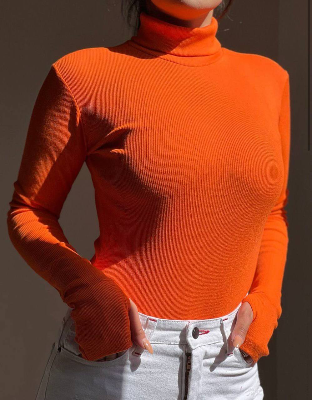 بلوز یقه اسکی آستین فینگردار کد ۲۰۳۸